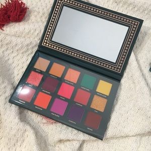 BNIB Ace Beaute Nostalgia Eyeshadow Palette